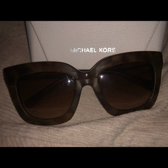 Authentic Tan Michael Kors Sunglasses - Picture 9 of 9
